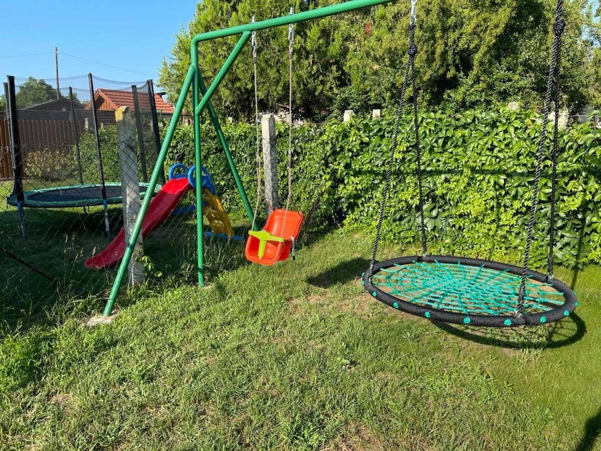 Molnar Vendeghaz Hotel Ujfeherto Екстериор снимка