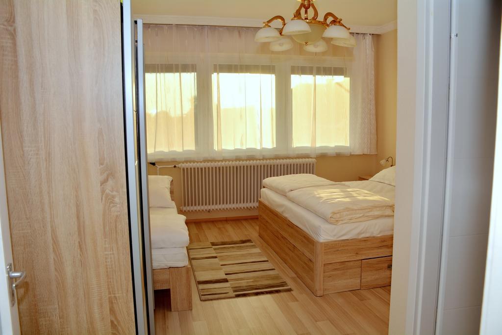 Molnar Vendeghaz Hotel Ujfeherto Екстериор снимка